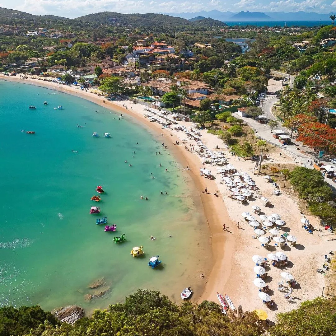 Praia da Ferradura – bahía calma en forma de herradura
